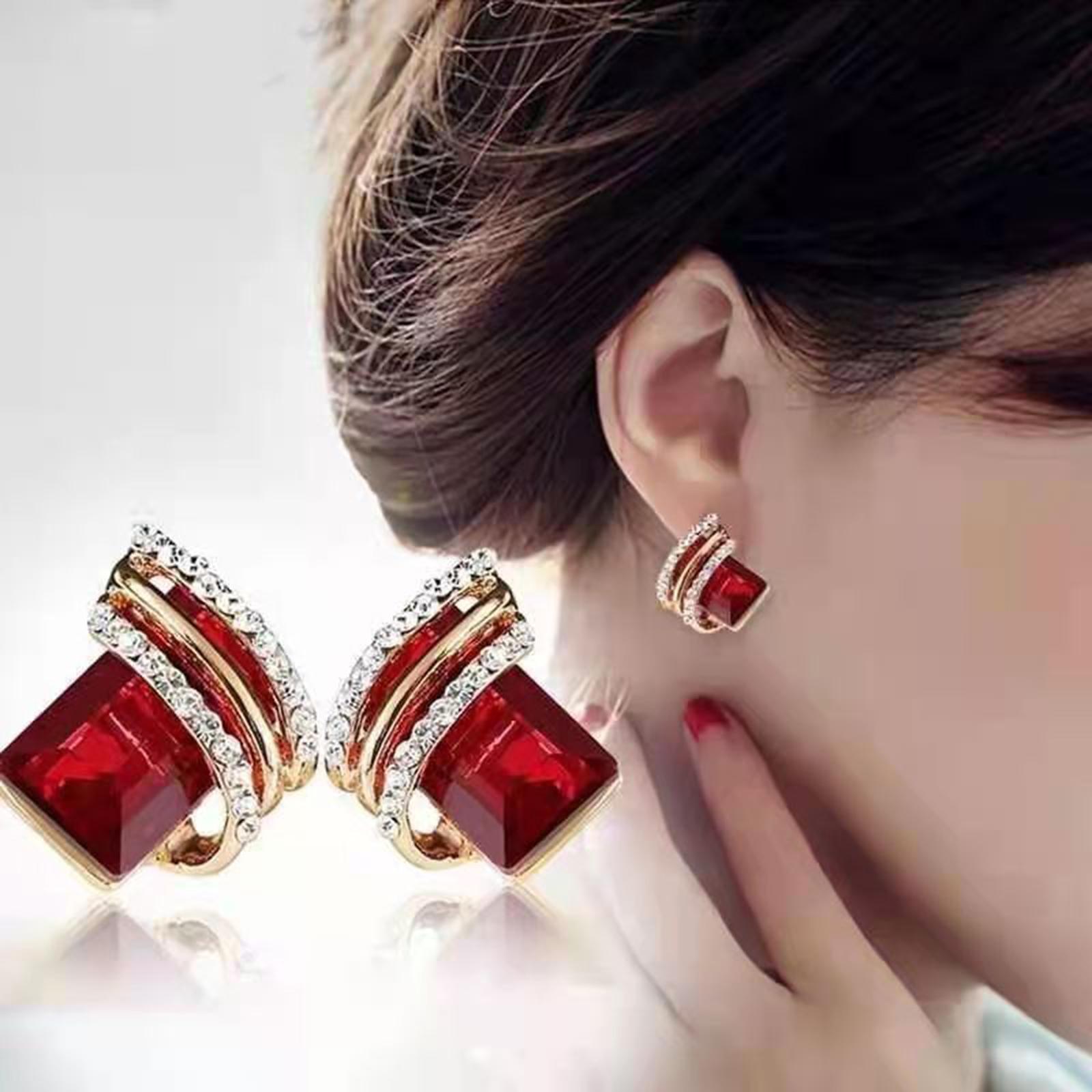 Geometric Crystal Diamond Stud Earrings Wing Shape Design Fashion Jewelry for Women and Girls Elegant Statement Accessory One Size
Geometric Crystal Diamond Stud Earrings Wing Shape Design Fashion Jewelry for Women and Girls Elegant Statement Accessory One Size