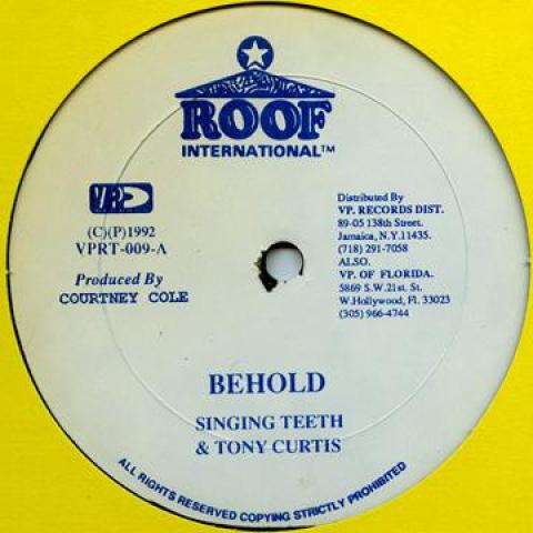 12inch Record SINGING TEETH, TONY CURTIS / MIKEY - Behold / Strange VPRT009 Roof Internatio 1992 US Reggae, Ska & Dub
12inch Record SINGING TEETH, TONY CURTIS / MIKEY - Behold / Strange VPRT009 Roof Internatio 1992 US Reggae, Ska & Dub