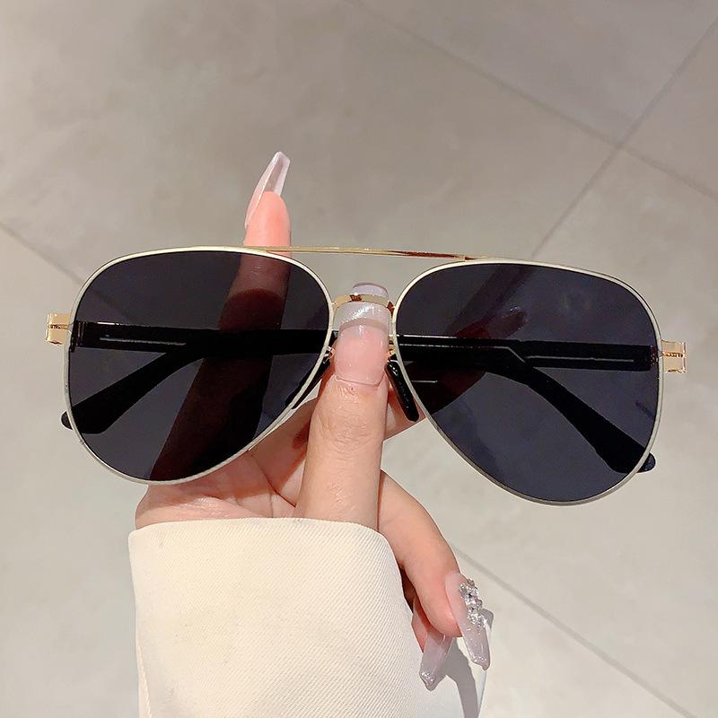 Classic Pilot Metal Sunglasses Women For Men Male Trend Retro Sun Glasses Luxury Brand Designer Punk Popular Shades UV400
Classic Pilot Metal Sunglasses Women For Men Male Trend Retro Sun Glasses Luxury Brand Designer Punk Popular Shades UV400