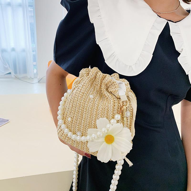 2025 new straw summer beach pastoral handbag, pearl chain small daisy fashion simple shoulder bag Portable pearl
2025 new straw summer beach pastoral handbag, pearl chain small daisy fashion simple shoulder bag Portable pearl