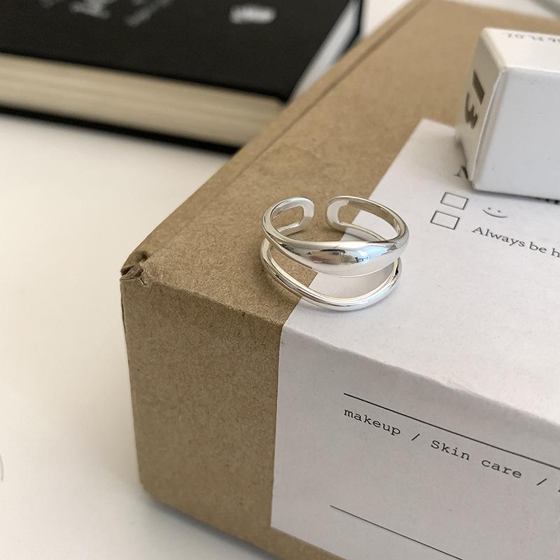 Стильное корейское минималистичное серебряное кольцо с двойным слоем для женщин с регулируемым размером
Стильное корейское минималистичное серебряное кольцо с двойным слоем для женщин с регулируемым размером