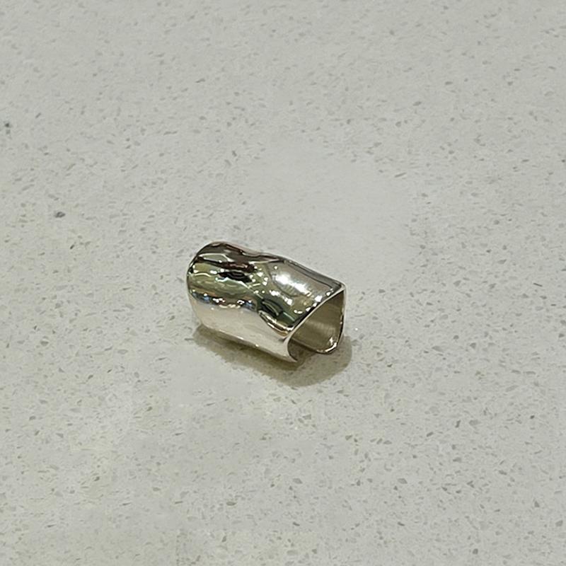 Minimalist Irregular Smooth Ear Clip for Women Wide C Shape Geometry Charm No Ear Hole Clip Earrings Punk Metal Jewelry Gifts
Minimalist Irregular Smooth Ear Clip for Women Wide C Shape Geometry Charm No Ear Hole Clip Earrings Punk Metal Jewelry Gifts
