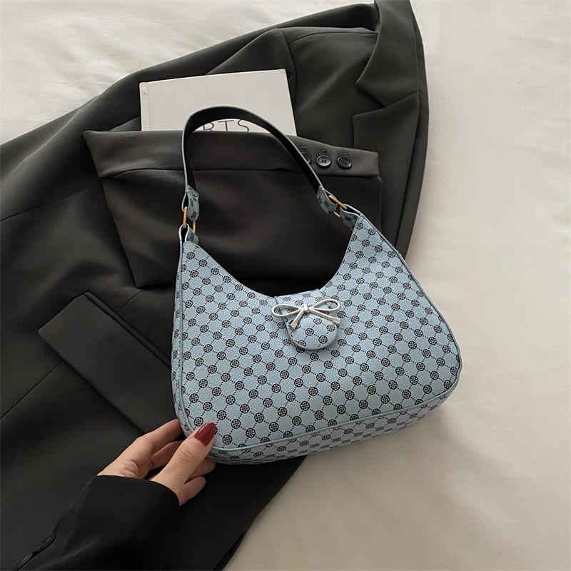 Stylish And Practical Medium Sized New Moon Bag For Women With Durable Polyester Lining And Chic Look синій
Stylish And Practical Medium Sized New Moon Bag For Women With Durable Polyester Lining And Chic Look синій