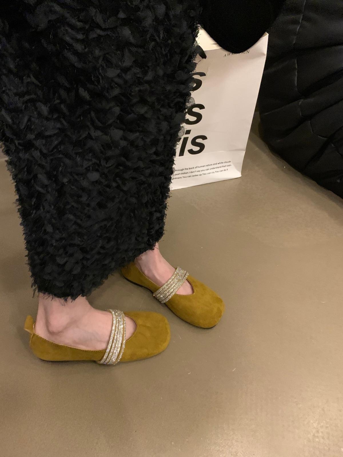 Туфли Мэри Джейн со стразами, новые весенне-осенние, квадратный носок, неглубокий вырез, универсальные на плоской подошве, нежные одинарные туфли 40 жёлтый
Туфли Мэри Джейн со стразами, новые весенне-осенние, квадратный носок, неглубокий вырез, универсальные на плоской подошве, нежные одинарные туфли 40 жёлтый