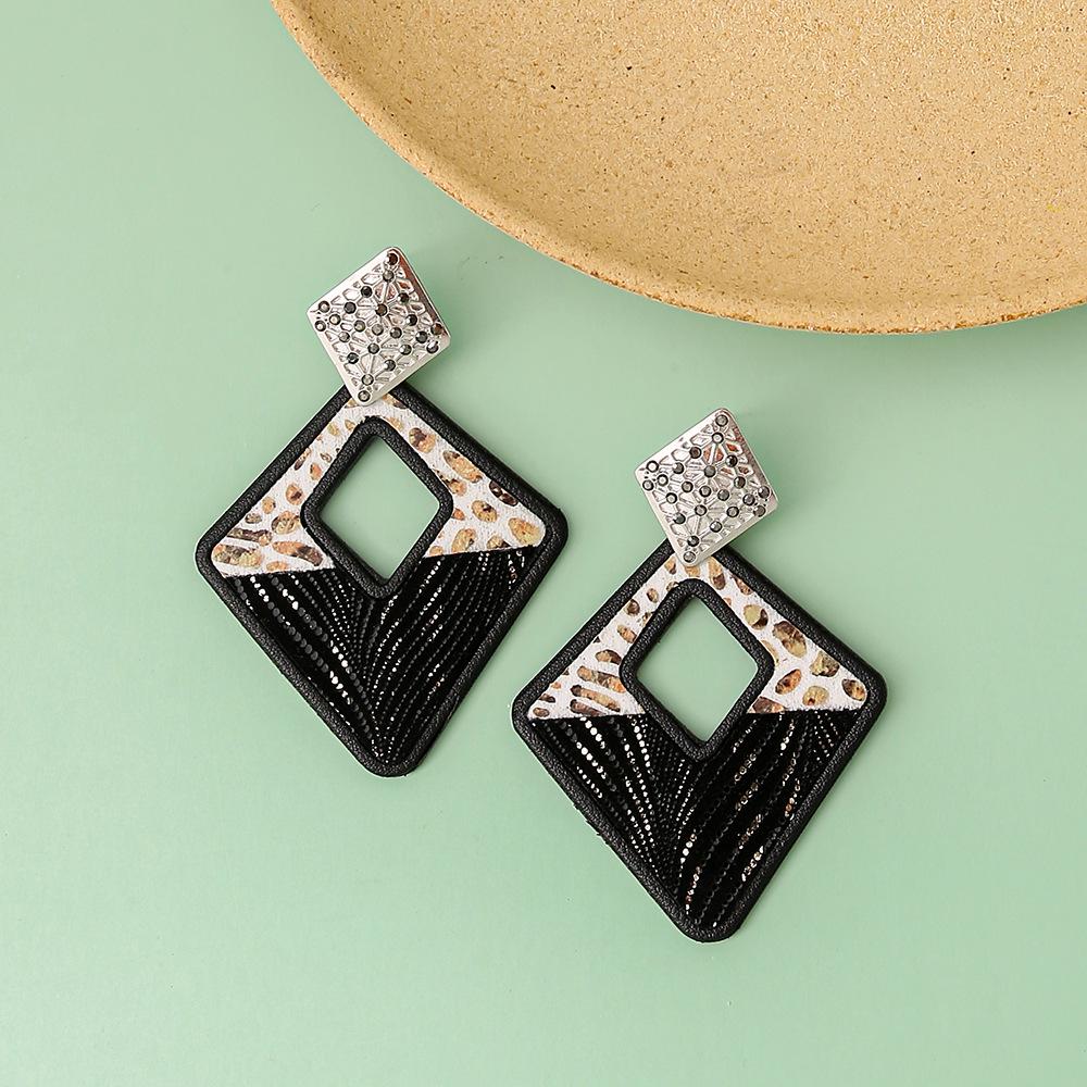 Geometric Horsehair Leather Colorblock Rhombus Earrings for Women - Retro Christmas Party Jewelry
Geometric Horsehair Leather Colorblock Rhombus Earrings for Women - Retro Christmas Party Jewelry