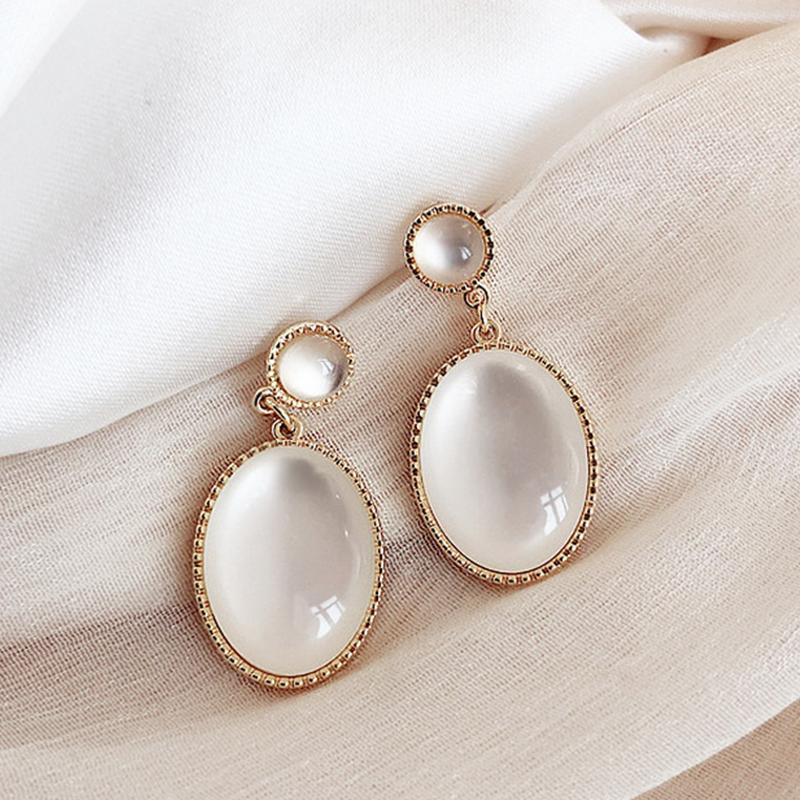 Korea New White Moonlight Cat s Eye Stone Earrings For Women Small Fresh Geometric Eardrop Elegant Ladies Temperament Zircon
Korea New White Moonlight Cat s Eye Stone Earrings For Women Small Fresh Geometric Eardrop Elegant Ladies Temperament Zircon