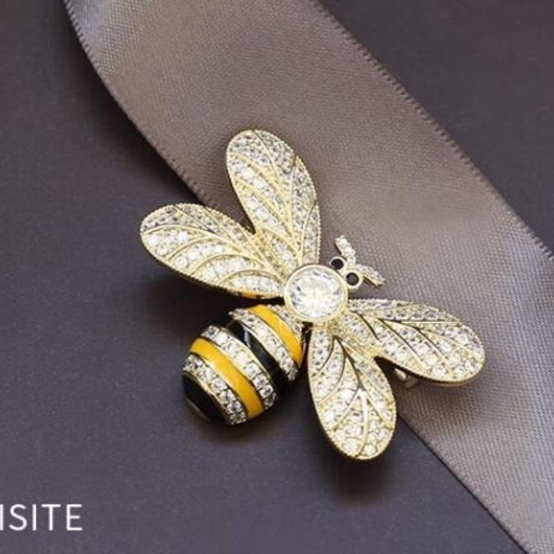 Fashion Rhinestone Bee Enamel Brooches Women Clothing Jewelry Party Accessories
Fashion Rhinestone Bee Enamel Brooches Women Clothing Jewelry Party Accessories