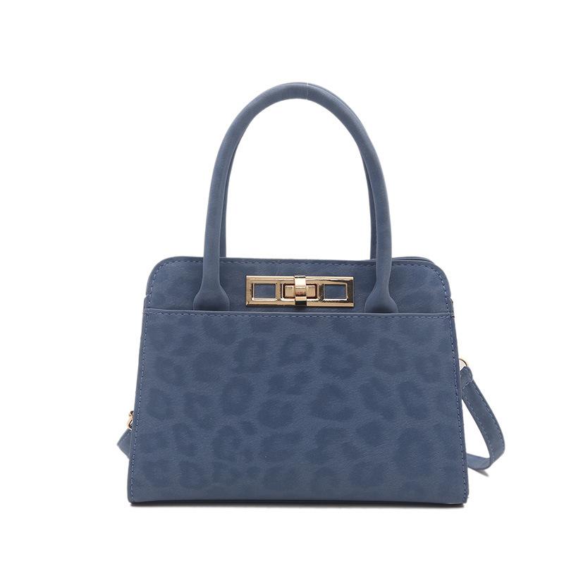 Fashion suede simple shoulder bag temperament versatile commuter portable niche lock women s messenger bag синій
Fashion suede simple shoulder bag temperament versatile commuter portable niche lock women s messenger bag синій