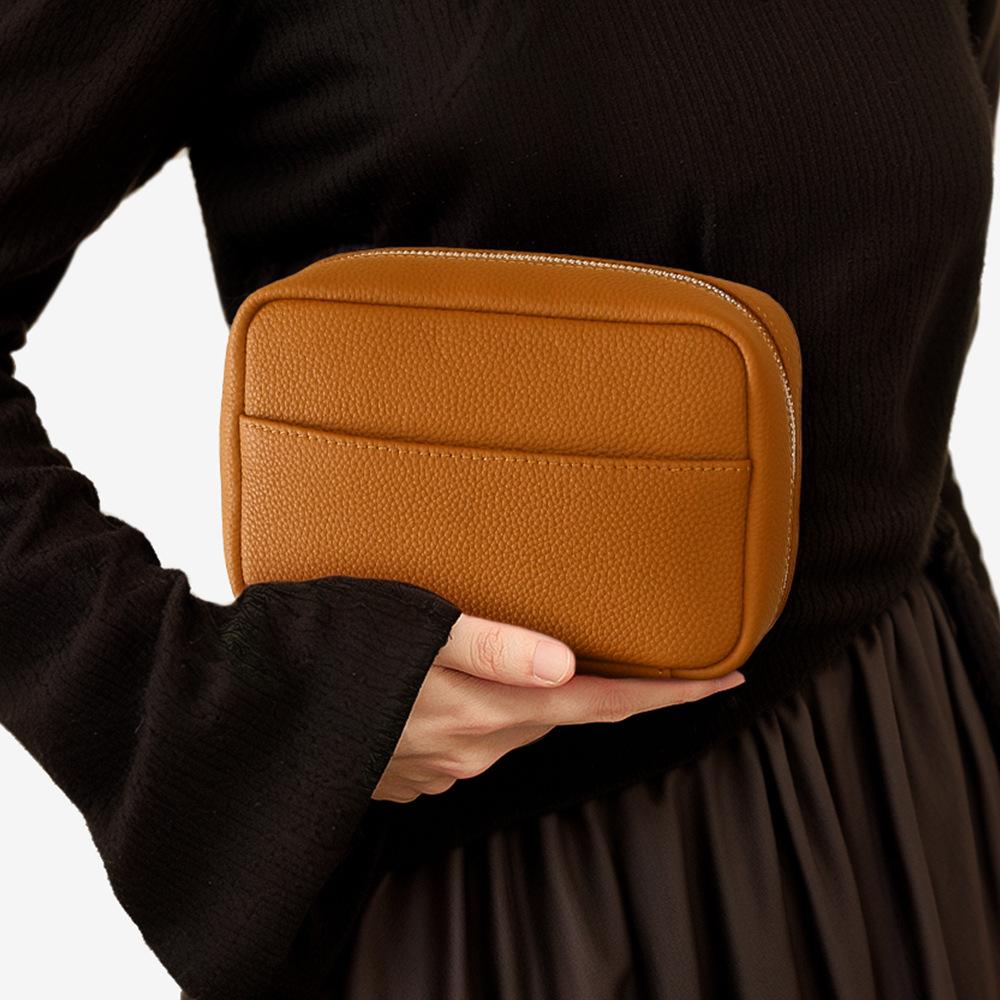 Layered Leather Women s Cosmetic Bag, High-end Women s Storage Bag, Portable Commuting Large-capacity Women s Bag No specification
Layered Leather Women s Cosmetic Bag, High-end Women s Storage Bag, Portable Commuting Large-capacity Women s Bag No specification