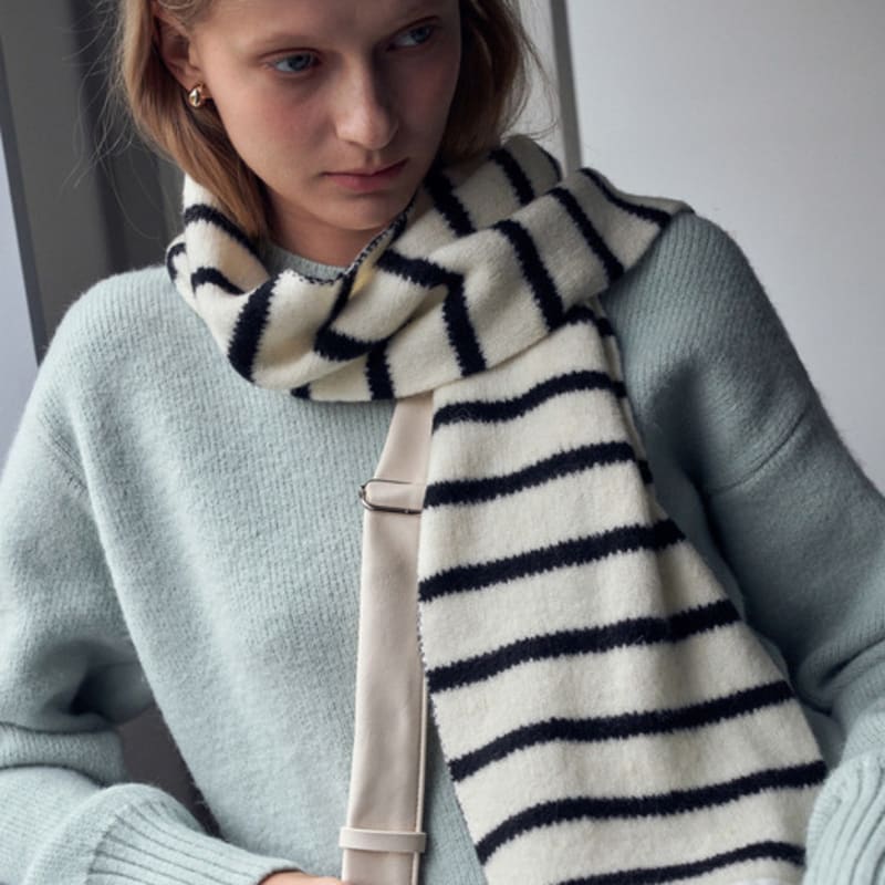 LOEIL Wool Stripe Muffler - Ivory FREE
LOEIL Wool Stripe Muffler - Ivory FREE