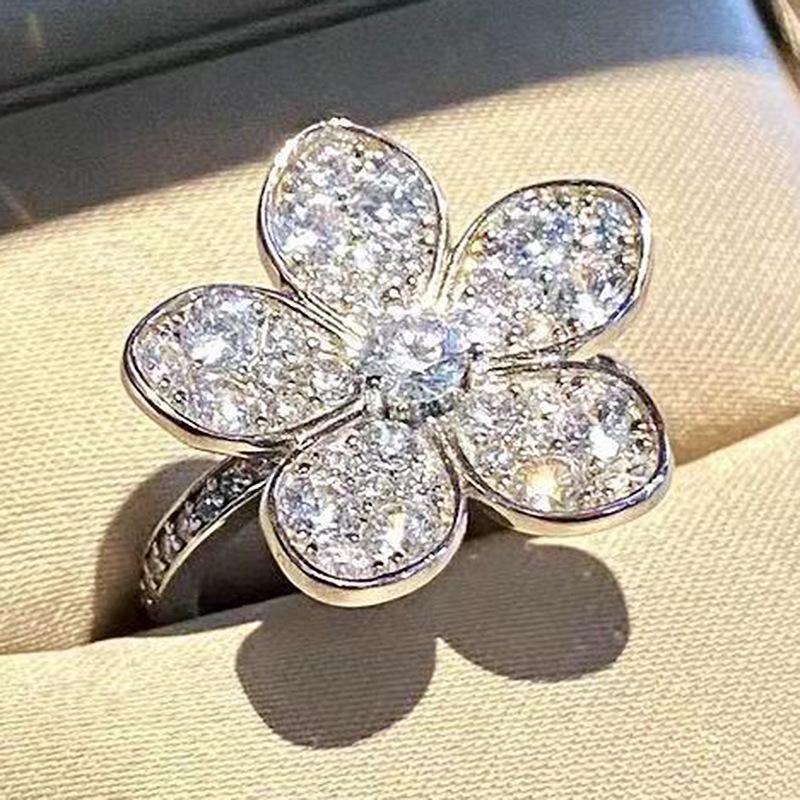 Xiancan Jewelry 2023 Позолоченное серебро S925 Кольцо с цветком и бриллиантом для повседневной носки Size 6
Xiancan Jewelry 2023 Позолоченное серебро S925 Кольцо с цветком и бриллиантом для повседневной носки Size 6