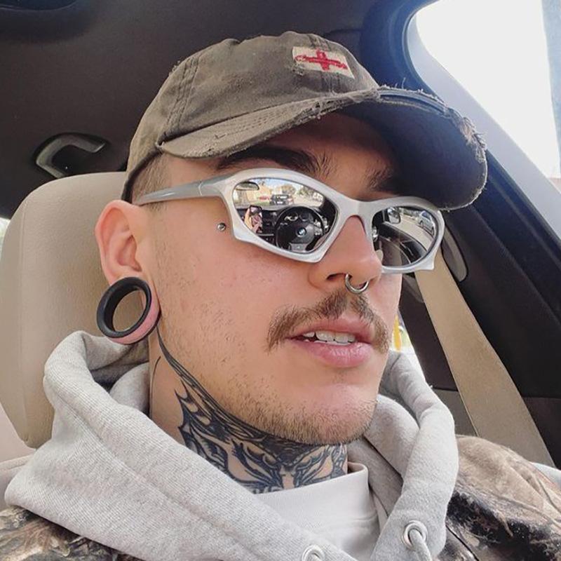 New Y2K Sports Sunglasses Women Trends Punk Sun Glasses Men Retro 2000 s Luxury Brand One Piece Special-Shaped Gafas De Sol As shown in the figu
New Y2K Sports Sunglasses Women Trends Punk Sun Glasses Men Retro 2000 s Luxury Brand One Piece Special-Shaped Gafas De Sol As shown in the figu