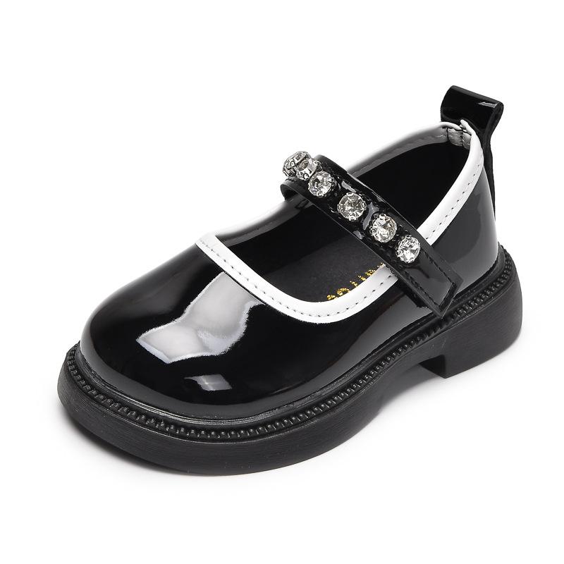 Girls leather shoes for kindergarten and elementary school students, performance shoes, girls rhinestone versatile princess shoes, square-toed 21-25Code(One Hand5Doub чёрный
Girls leather shoes for kindergarten and elementary school students, performance shoes, girls rhinestone versatile princess shoes, square-toed 21-25Code(One Hand5Doub чёрный