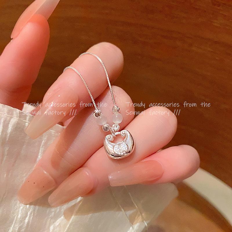 Full of luck, ingot, opal necklace, women s unique niche design pendant, collarbone chain, new accessories
Full of luck, ingot, opal necklace, women s unique niche design pendant, collarbone chain, new accessories