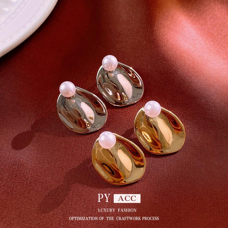 Silver Needle Irregular Pearl Stud Earrings: European & American Retro Design with Modern Flair for Women
Silver Needle Irregular Pearl Stud Earrings: European & American Retro Design with Modern Flair for Women