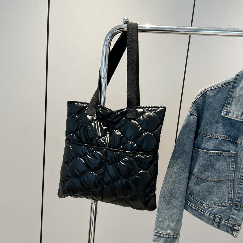 Retro commuter bag women s new niche single shoulder popular fashion underarm tote bag чёрный
Retro commuter bag women s new niche single shoulder popular fashion underarm tote bag чёрный