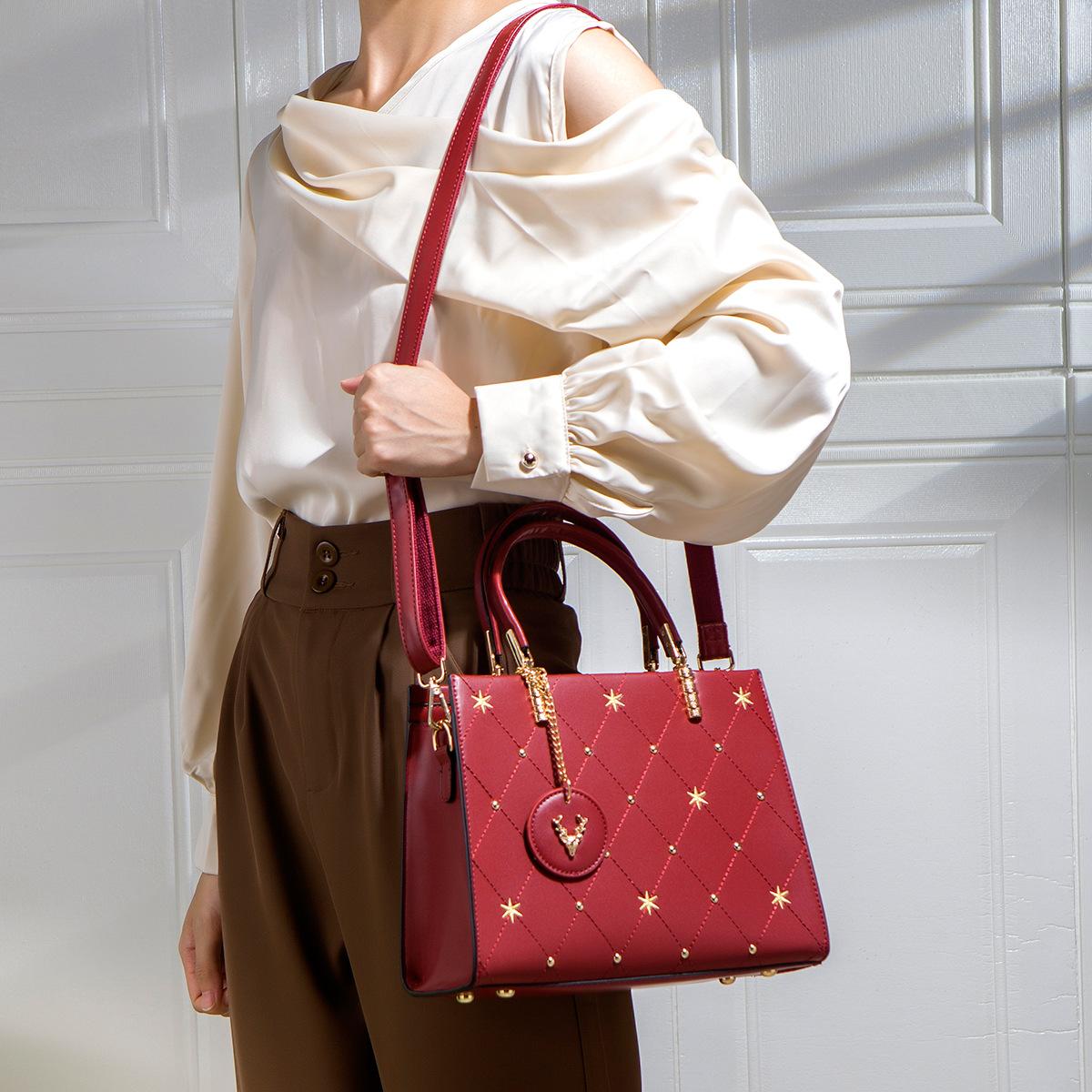 2023 Summer New Fashion Wedding Bag Red Classic Style Handbag Elegant Women s Bag Single Shoulder Crossbody Tote Bag красный
2023 Summer New Fashion Wedding Bag Red Classic Style Handbag Elegant Women s Bag Single Shoulder Crossbody Tote Bag красный