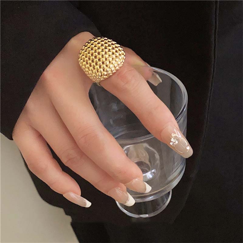 Vintage Hollow Metal Mesh Beads Rings for Women Personality Exaggerated Geometric Block Ring Female Trend Finger Jewelry Gifts
Vintage Hollow Metal Mesh Beads Rings for Women Personality Exaggerated Geometric Block Ring Female Trend Finger Jewelry Gifts