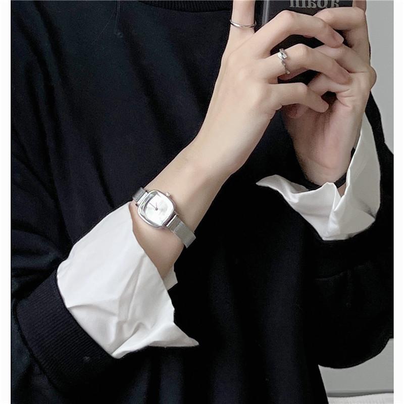 Винтажные квадратные женские часы с тонким ремешком - Ретро колледж Мори-гёрл стиль
Винтажные квадратные женские часы с тонким ремешком - Ретро колледж Мори-гёрл стиль