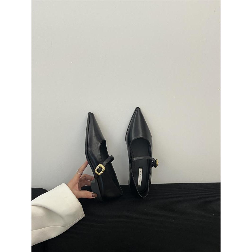 Korean version of temperament pointed Mary Jane shoes women s spring 2025 new scoop commuter shoes low heel shallow mouth one word with single shoes 39 чёрный
Korean version of temperament pointed Mary Jane shoes women s spring 2025 new scoop commuter shoes low heel shallow mouth one word with single shoes 39 чёрный