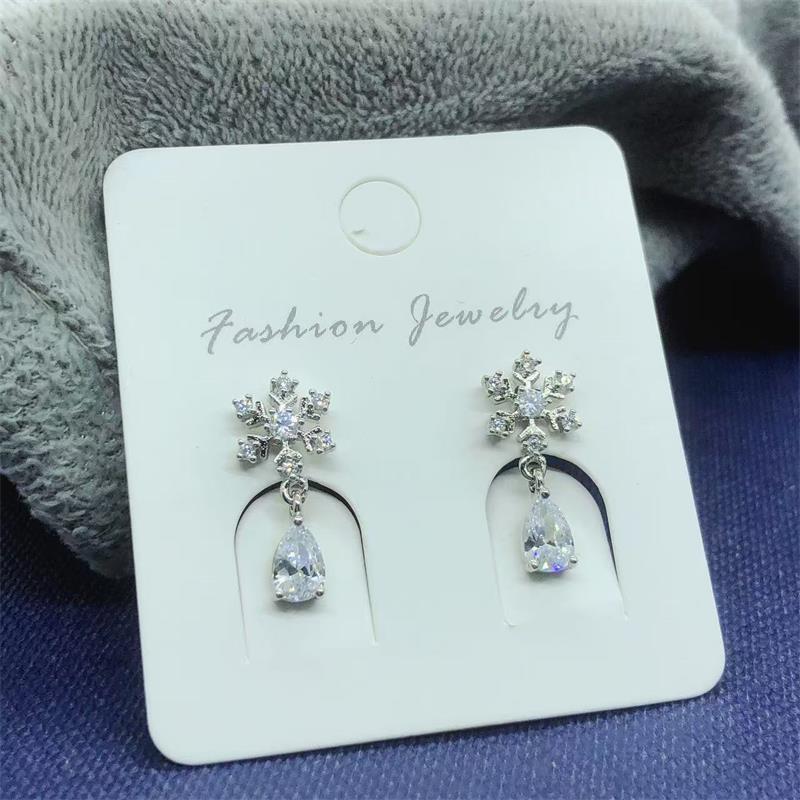 Chic Snowflake Earrings - Elegant, Versatile, Christmas-Ready Women s Accessory
Chic Snowflake Earrings - Elegant, Versatile, Christmas-Ready Women s Accessory