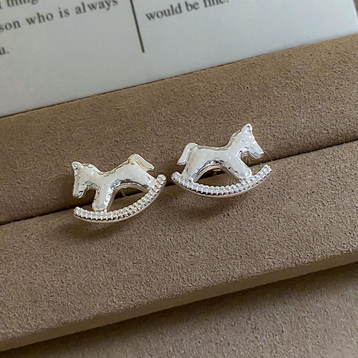 New Minimalist Fashion Little Pony Stud Earrings for Women Girl Gold Silver Color Cartoon Animal Earring Trend Jewelry
New Minimalist Fashion Little Pony Stud Earrings for Women Girl Gold Silver Color Cartoon Animal Earring Trend Jewelry