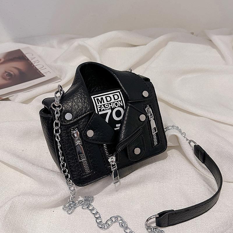 Новая маленькая квадратная сумка из искусственной кожи на плечо, сумка через плечо из искусственной кожи с магнитной пряжкой на одно плечо, диагональная цепочка, сумка для одежды чёрный
Новая маленькая квадратная сумка из искусственной кожи на плечо, сумка через плечо из искусственной кожи с магнитной пряжкой на одно плечо, диагональная цепочка, сумка для одежды чёрный