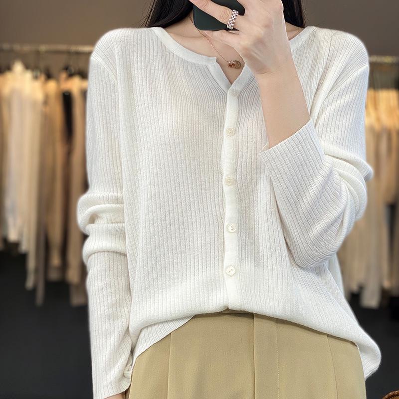 Women s Worsted Wool Cardigan: V-Neck, Lightweight, Loose Fit, Long-Sleeved, Sun-Proof, Spring/Summer Knit Sweater Jacket. Large
Women s Worsted Wool Cardigan: V-Neck, Lightweight, Loose Fit, Long-Sleeved, Sun-Proof, Spring/Summer Knit Sweater Jacket. Large