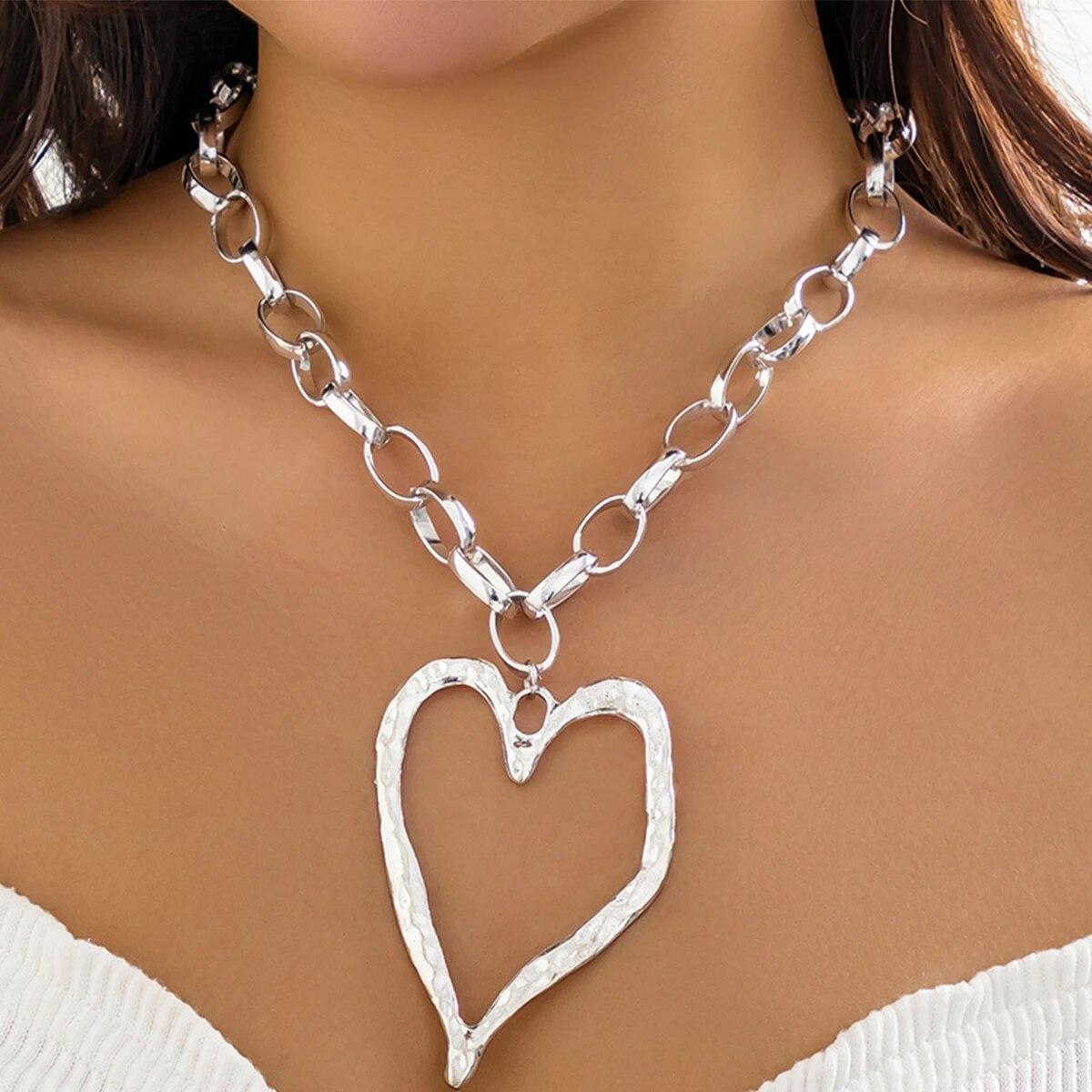 Hip Hop Punk Gold Color Love Heart Pendant Necklace for Women Exaggerated Hollow Out Thick Chain Chokers Y2K Jewelry Accessories
Hip Hop Punk Gold Color Love Heart Pendant Necklace for Women Exaggerated Hollow Out Thick Chain Chokers Y2K Jewelry Accessories