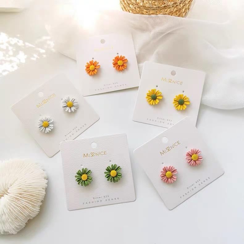 Earrings Women s Round Face Earrings Female Student Korean Version Simple Small Daisy Earrings Cute Versatile Petal Earrings
Earrings Women s Round Face Earrings Female Student Korean Version Simple Small Daisy Earrings Cute Versatile Petal Earrings
