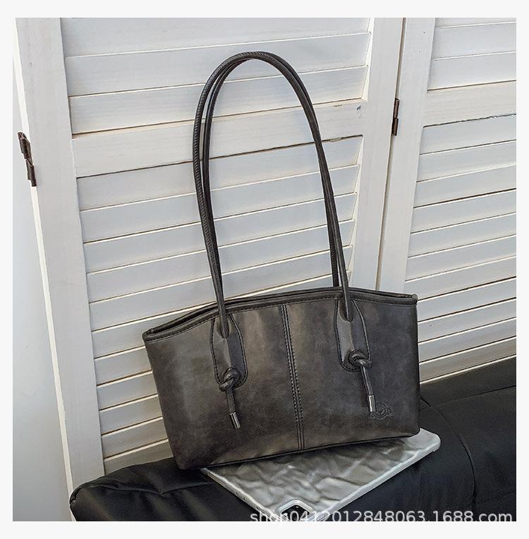 Премиальный сенс большая вместимость сумка под мышкой женская 2025 новая мода универсальная сумочка повседневная сумка на плечо сумка-тоут
Премиальный сенс большая вместимость сумка под мышкой женская 2025 новая мода универсальная сумочка повседневная сумка на плечо сумка-тоут