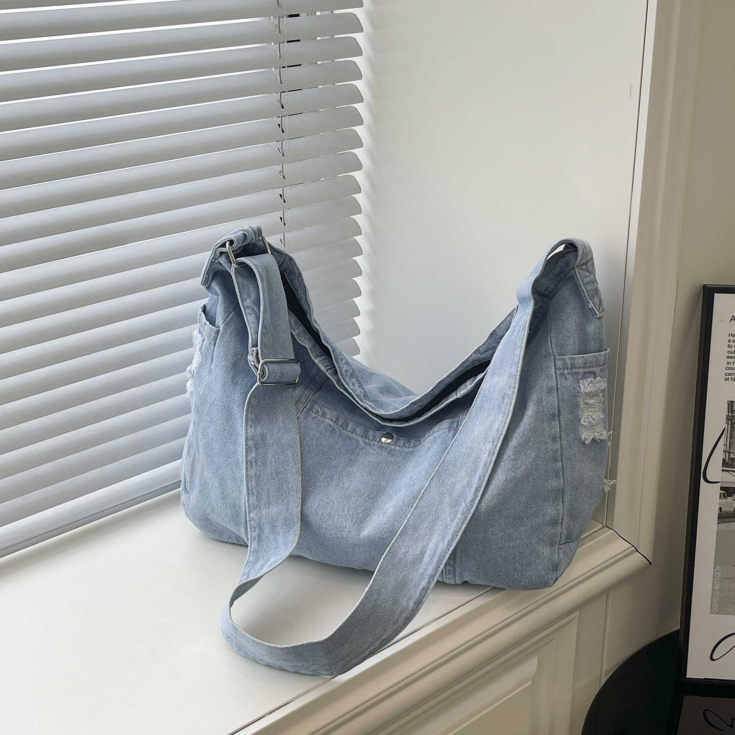 Trendy Korean Style Crossbody Bags for Fashiable and Versatile Commuting Bag Large Capacity Simple Denim Shoulder Bag Spring світло-синій колір
Trendy Korean Style Crossbody Bags for Fashiable and Versatile Commuting Bag Large Capacity Simple Denim Shoulder Bag Spring світло-синій колір
