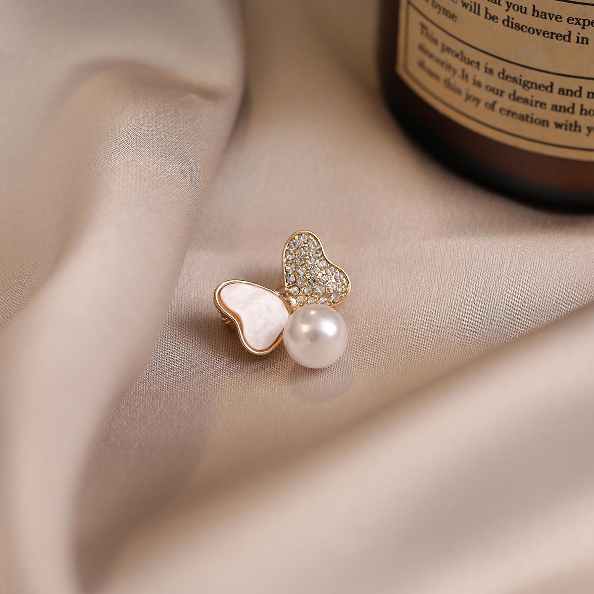 Bow anti-light brooch High-end accessories Temperament design sense Neckline anti-light buckle Fixed ornament collar pin
Bow anti-light brooch High-end accessories Temperament design sense Neckline anti-light buckle Fixed ornament collar pin