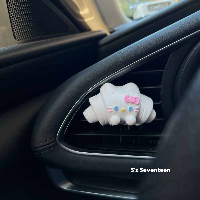 Cute Kitty Croissant Car Air Conditioner Vent Clip Aroma Diffuser Stone New Car Accessories for Girls White Croissant with Complimentary Scented Candle
Cute Kitty Croissant Car Air Conditioner Vent Clip Aroma Diffuser Stone New Car Accessories for Girls White Croissant with Complimentary Scented Candle