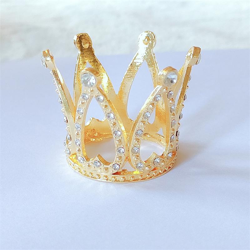 Великолепная бриллиантовая маленькая корона с полым сердцем, маленькая корона принцессы, украшение
Великолепная бриллиантовая маленькая корона с полым сердцем, маленькая корона принцессы, украшение