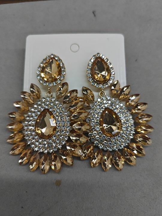 Silver Needle Exaggerated Diamond Droplet Round Flower Earrings European and American Fashion Atmospheric Earrings Light Luxury Fashion New Earrings
Silver Needle Exaggerated Diamond Droplet Round Flower Earrings European and American Fashion Atmospheric Earrings Light Luxury Fashion New Earrings