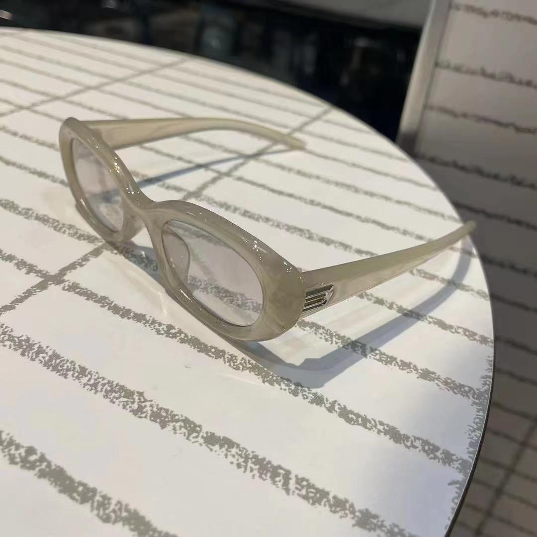 New Style Sunglasses Women Oval Shape Anti-Reflective Sun Glasses Women Driving Travelling Men Sun Glass
New Style Sunglasses Women Oval Shape Anti-Reflective Sun Glasses Women Driving Travelling Men Sun Glass