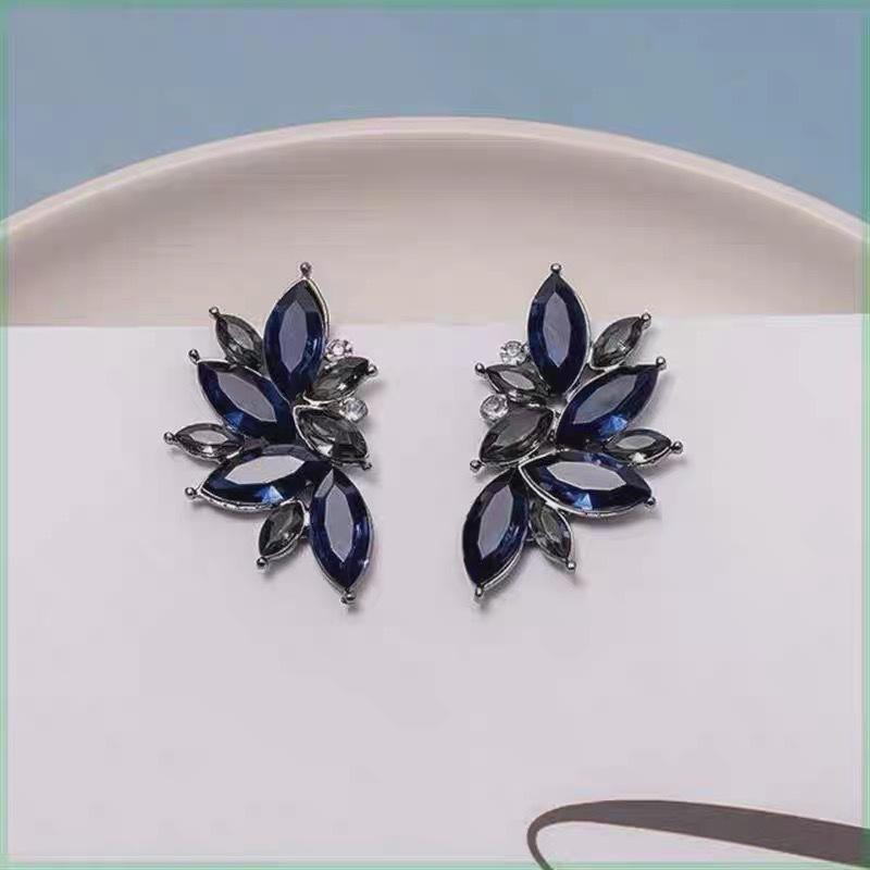 Fashion Crystal Diamond Stud Earrings, Alloy Diamond-winged Ear Accessories for Women королівський синій колір
Fashion Crystal Diamond Stud Earrings, Alloy Diamond-winged Ear Accessories for Women королівський синій колір