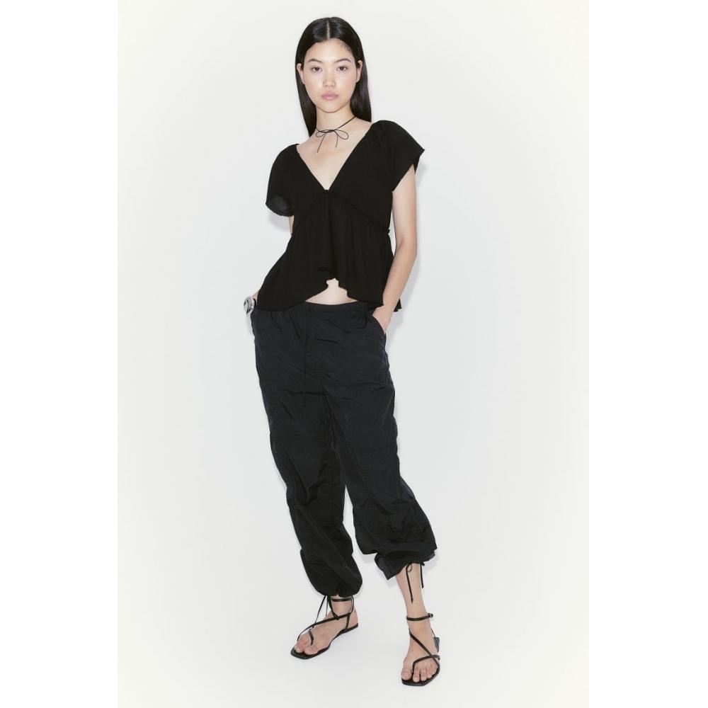 Блуза HM из крепа с баской, черная
Блуза HM из крепа с баской, черная