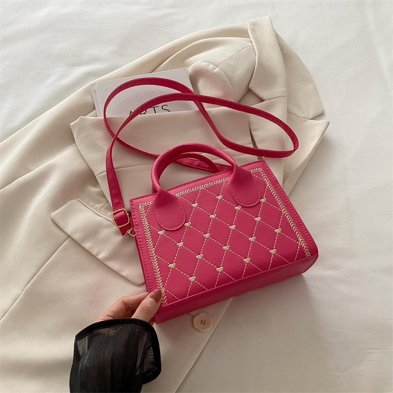 Fashion trend One shoulder small square bag Crossbody bag Casual bag Women s 2024 new summer retro simple armpit bag троянди рожеві кольору
Fashion trend One shoulder small square bag Crossbody bag Casual bag Women s 2024 new summer retro simple armpit bag троянди рожеві кольору