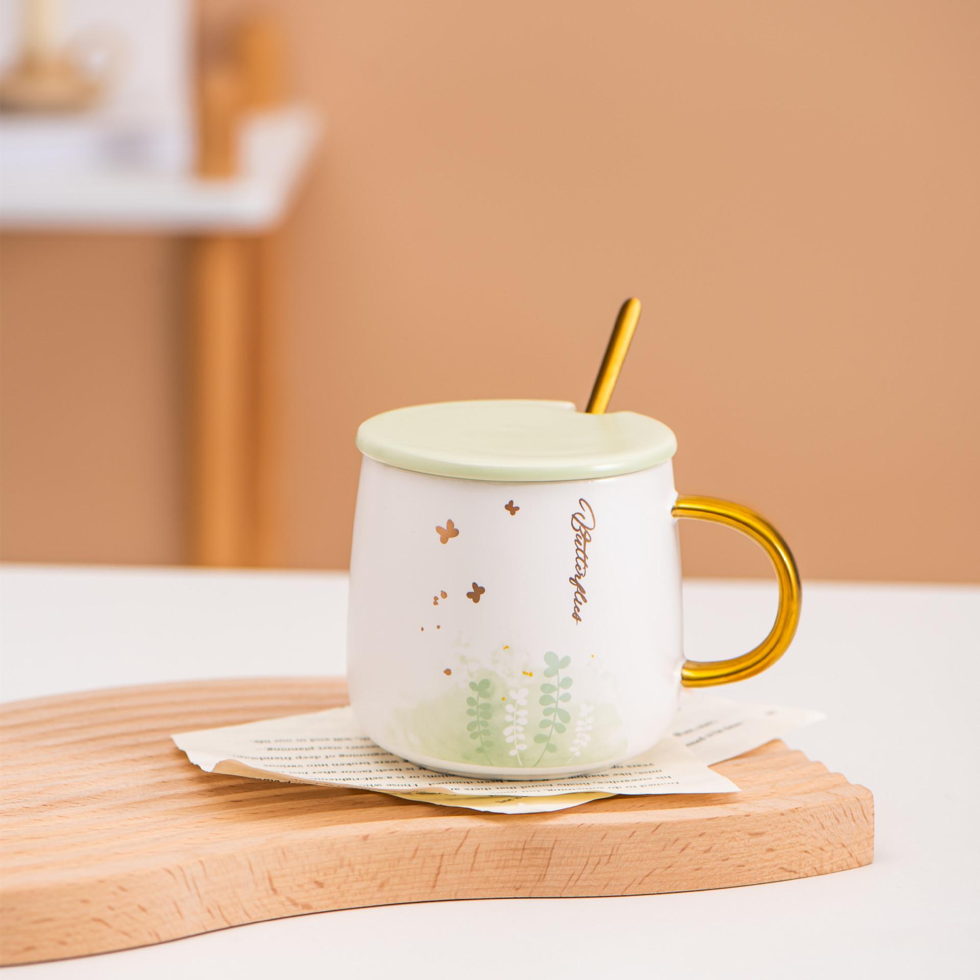 Керамическая чашка с японской вишней и крышкой-ложкой, дорогая кружка, сувенир для дома, кофейная чашка, легкая роскошная чашка 401-500ml
Керамическая чашка с японской вишней и крышкой-ложкой, дорогая кружка, сувенир для дома, кофейная чашка, легкая роскошная чашка 401-500ml