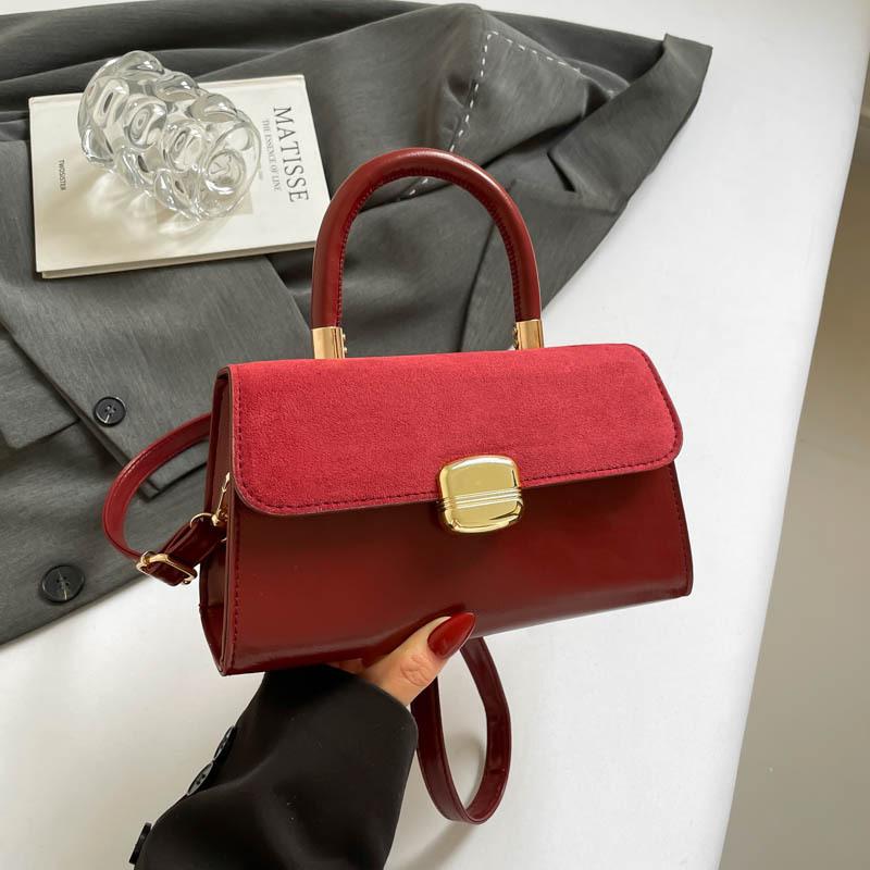 Winter new solid color casual commuter handbag niche design daily small square bag retro shoulder women s bag червоний
Winter new solid color casual commuter handbag niche design daily small square bag retro shoulder women s bag червоний