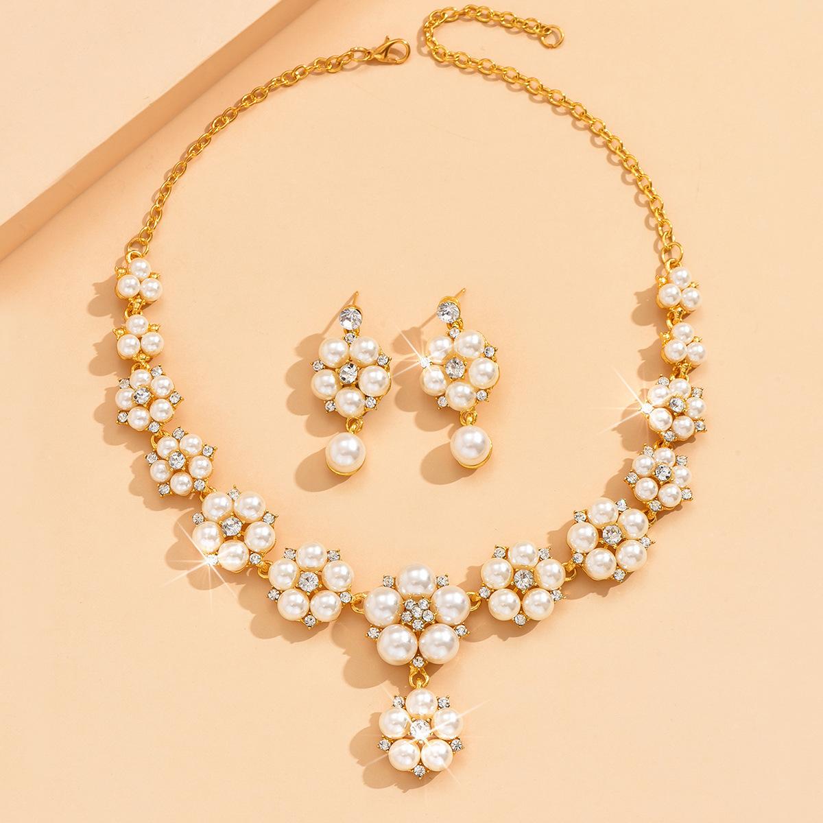 Комплекты ожерелий с искусственным жемчугом для женщин, серьги-цветы, стразы, свадебные украшения, аксессуары
Комплекты ожерелий с искусственным жемчугом для женщин, серьги-цветы, стразы, свадебные украшения, аксессуары
