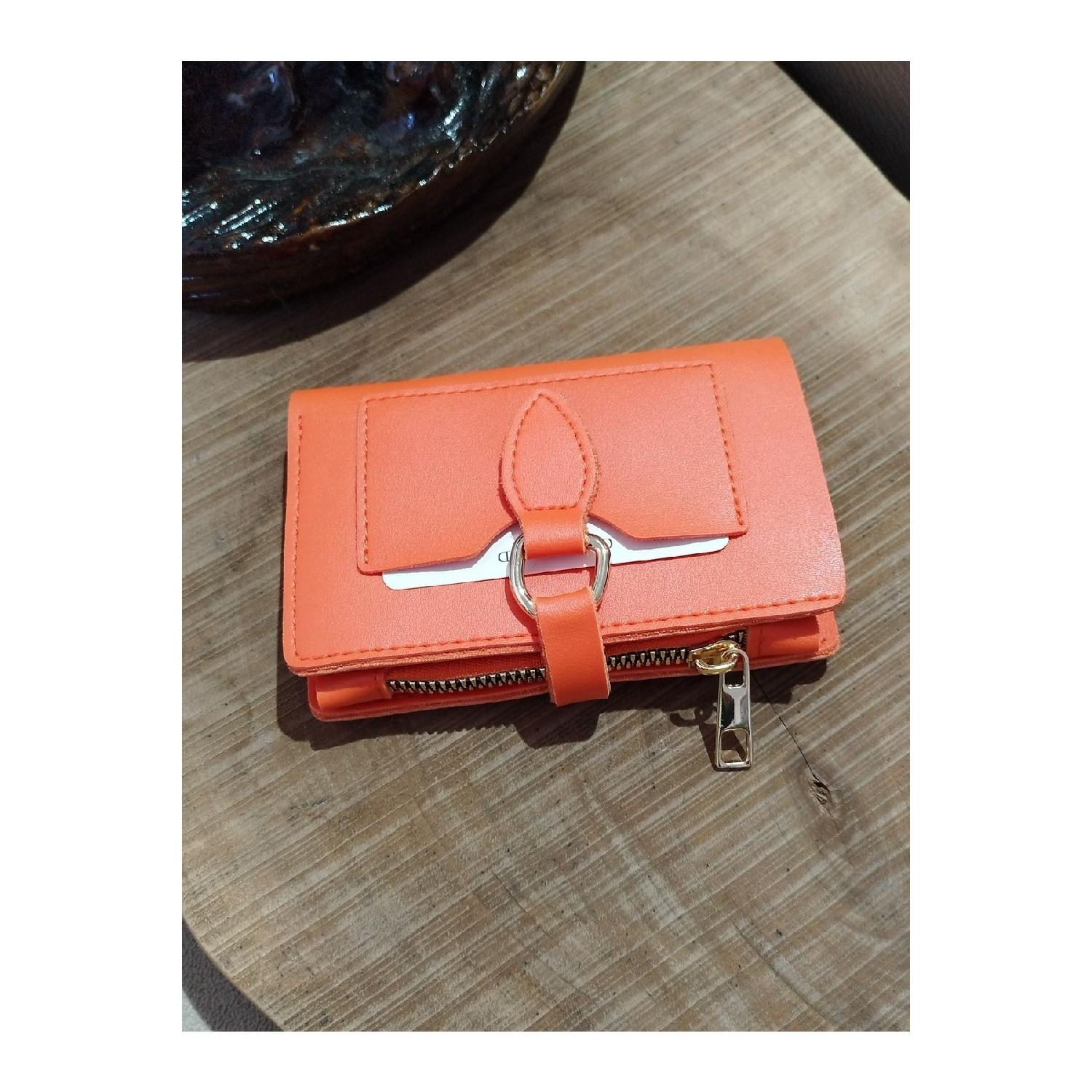 B.y.c Polo Women s Hand Bag With Money And Card Holder Made Of First Quality Material... L
B.y.c Polo Women s Hand Bag With Money And Card Holder Made Of First Quality Material... L