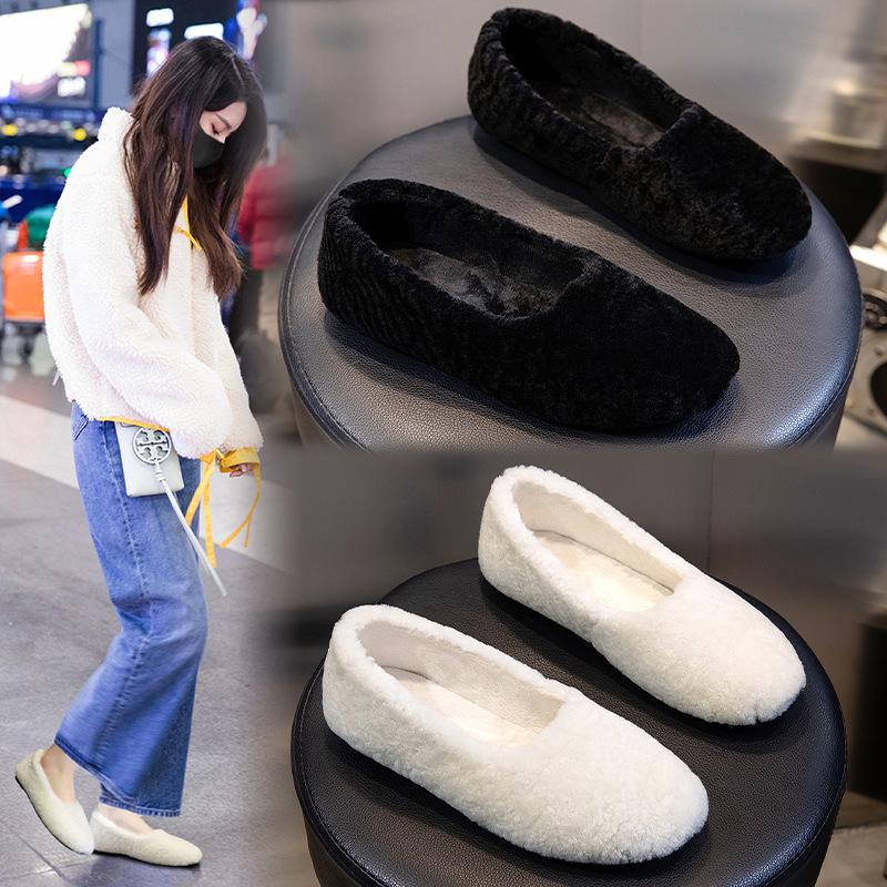 Real wool women s shoes 2025 autumn and winter new one-pedal Mao Mao shoes warm low-top flat single shoes women s white shoes 40 білий
Real wool women s shoes 2025 autumn and winter new one-pedal Mao Mao shoes warm low-top flat single shoes women s white shoes 40 білий