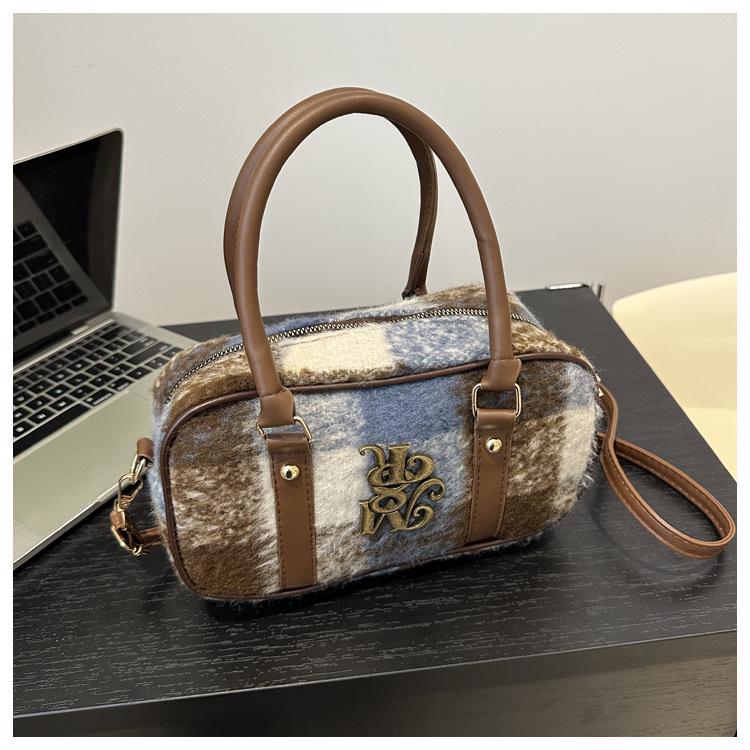 Корейская маленькая сумка через плечо в клетку класса люкс - Коллекция Осень/Зима 2024
Корейская маленькая сумка через плечо в клетку класса люкс - Коллекция Осень/Зима 2024