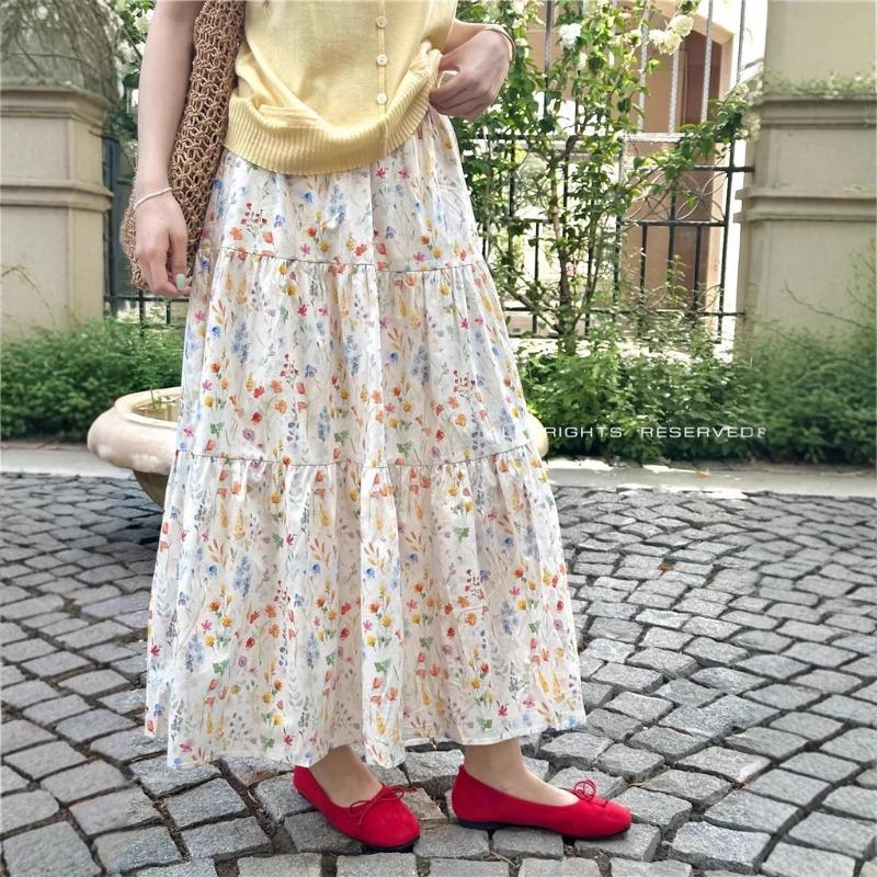 Floral high-waisted skirt for women in spring and summer new style A-line slimming wide skirt with gentle wind S
Floral high-waisted skirt for women in spring and summer new style A-line slimming wide skirt with gentle wind S