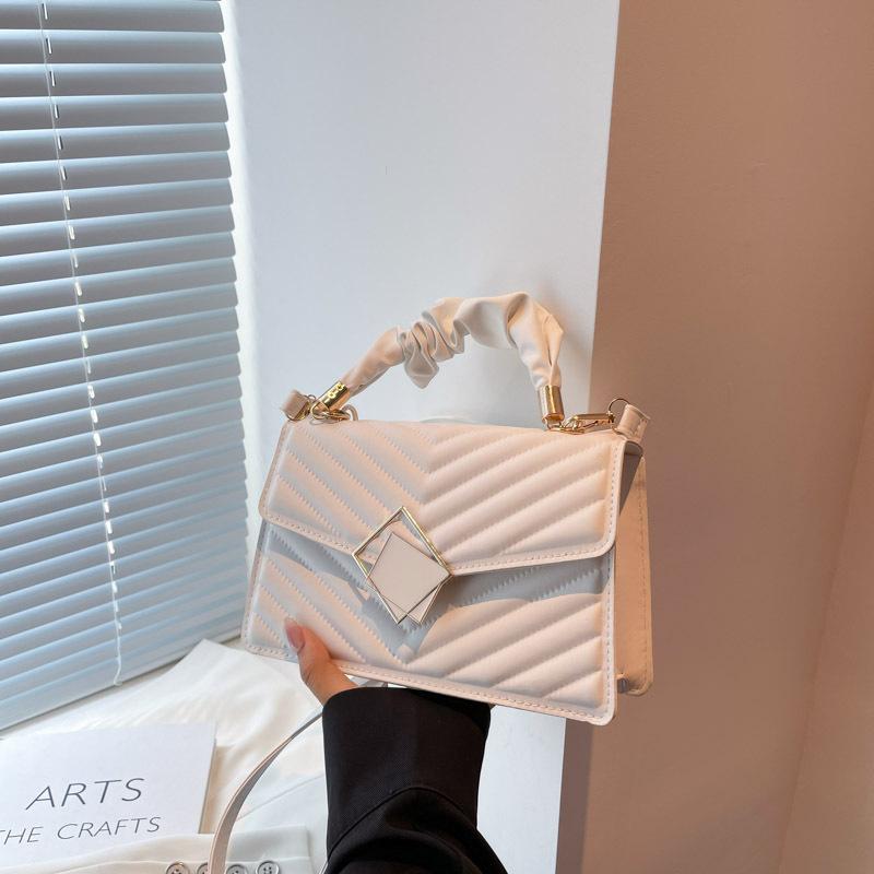 Embossed handbag bag women s simple and versatile new shoulder messenger small square bag crocodile pattern fashion women s bag белый
Embossed handbag bag women s simple and versatile new shoulder messenger small square bag crocodile pattern fashion women s bag белый