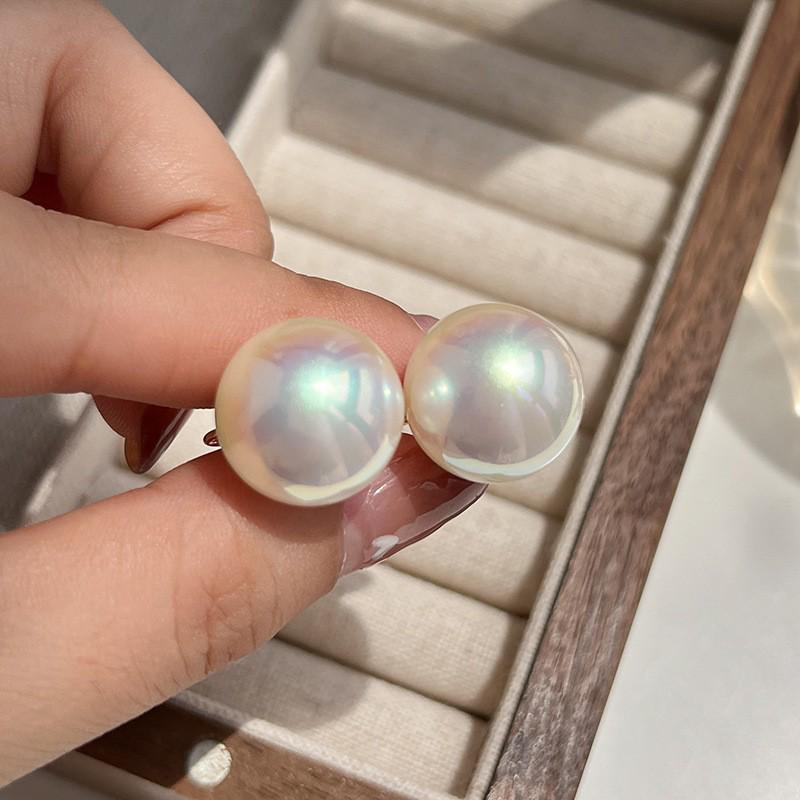 Large Pearl Stud Earrings for Women - French Style, Korean Luxury, Simple & Versatile Design
Large Pearl Stud Earrings for Women - French Style, Korean Luxury, Simple & Versatile Design