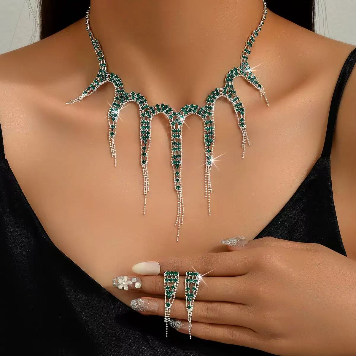 High Shine Rhinestone Necklace and Earring Set , Fashionable Bridal Jewelry for Wedding and Daily Wear зелёный
High Shine Rhinestone Necklace and Earring Set , Fashionable Bridal Jewelry for Wedding and Daily Wear зелёный
